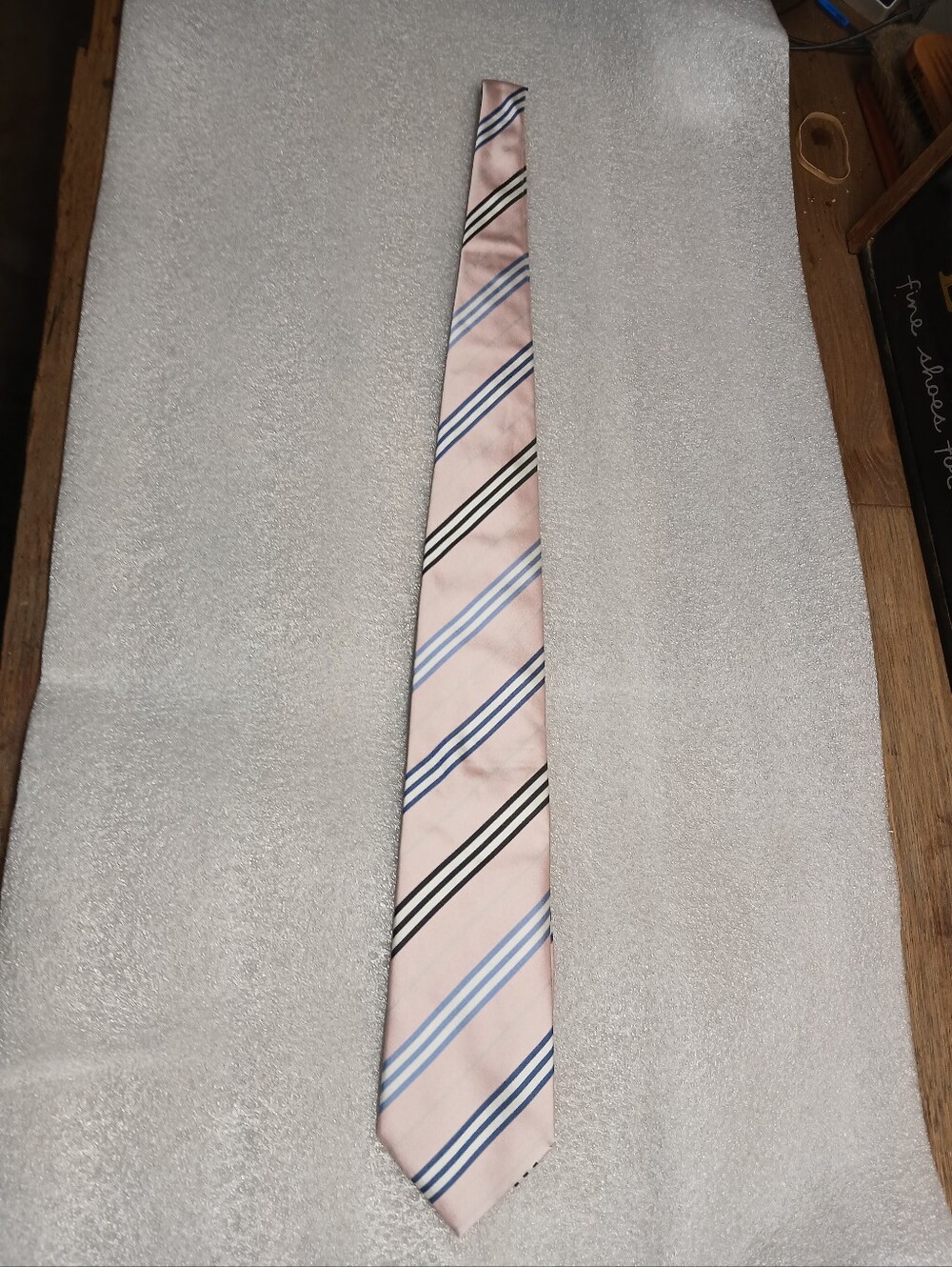 Men's Burberry Pink Striped Silk Tie - Classic Formal Accessory